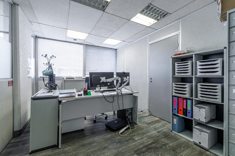 Local commercial - 225 m² - 8 pièces