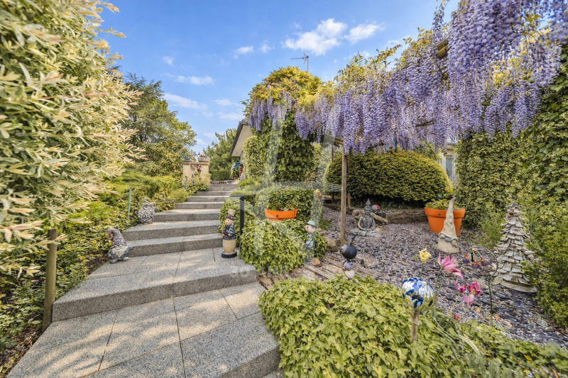 Maison - 300 m² - 6 pièces