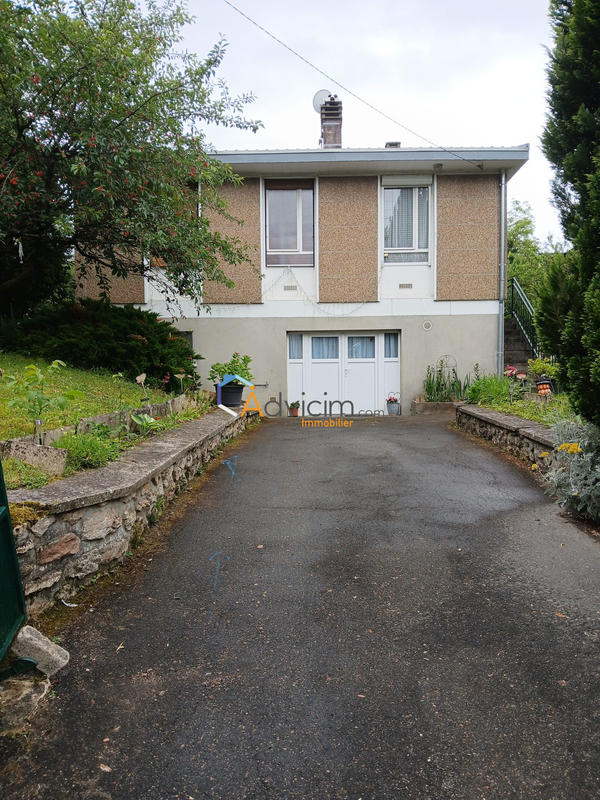 Maison traditionnelle - 105 m² - 5 pièces