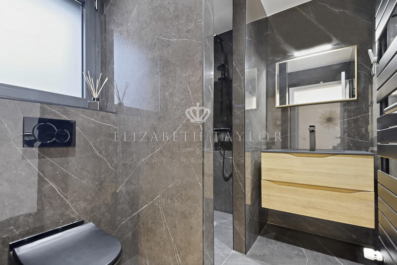 Propriété - 310 m² - 10 pièces