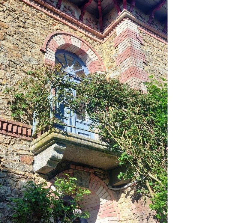 Maison - 255 m² - 9 pièces