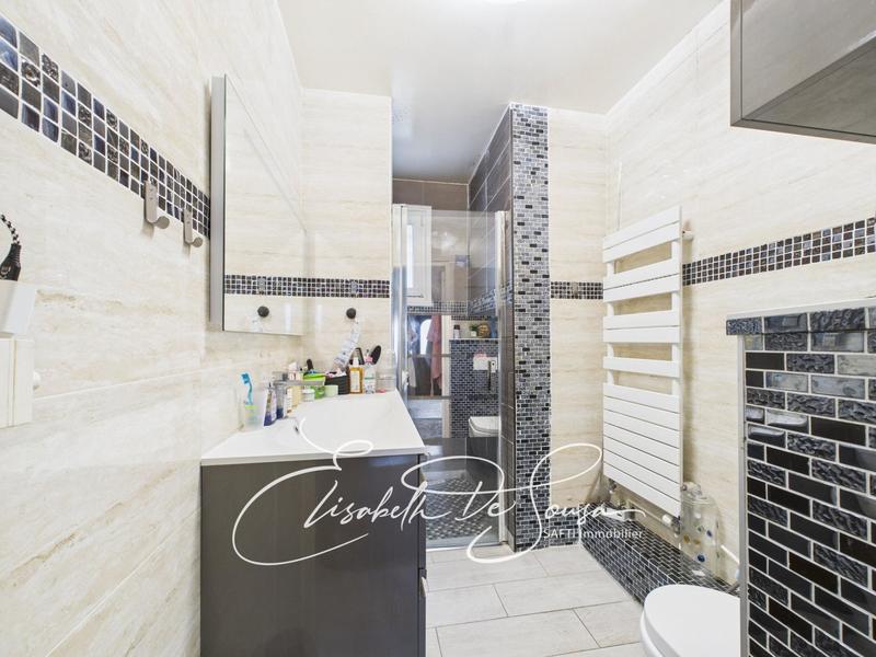 Maison - 210 m² - 8 pièces