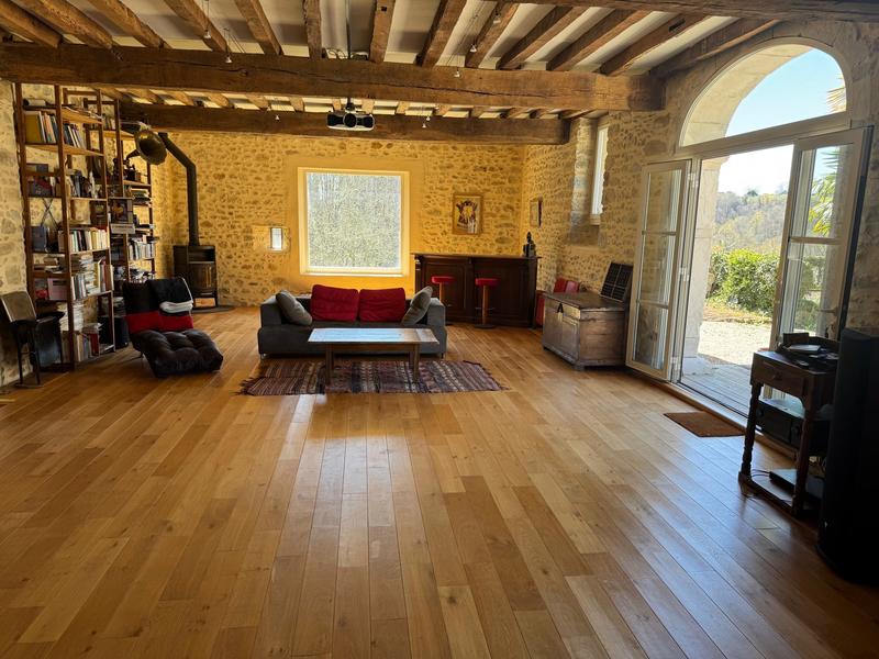 Maison - 445 m² - 10 pièces