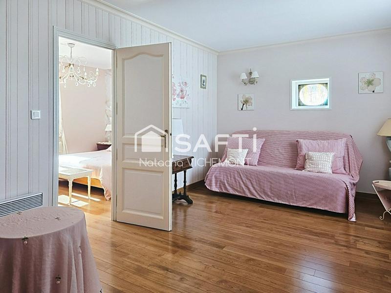 Villa - 262 m² - 9 pièces