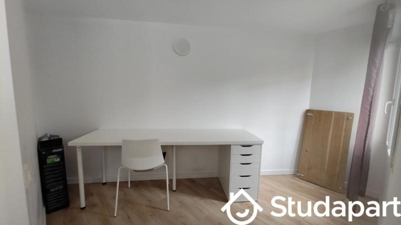 Chambre - 10 m² - 1 pièce