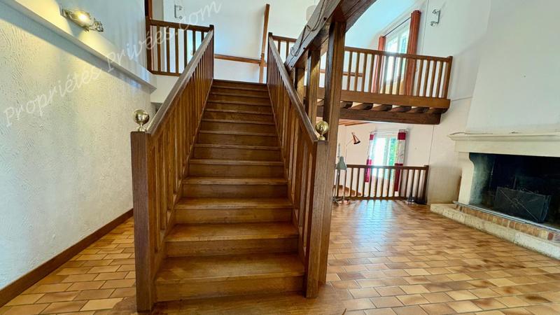 Maison - 180 m² - 11 pièces