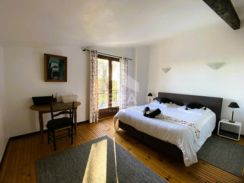 Maison - 234 m² - 7 pièces