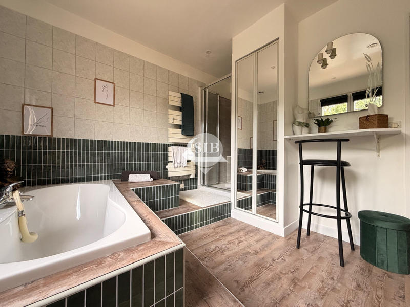 Maison traditionnelle - 163 m² - 6 pièces