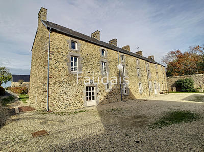 Maison - 1 014 m² - 34 pièces