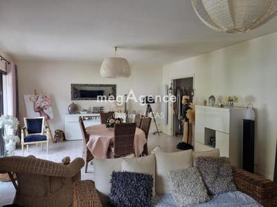 Appartement - 90 m² - 3 pièces