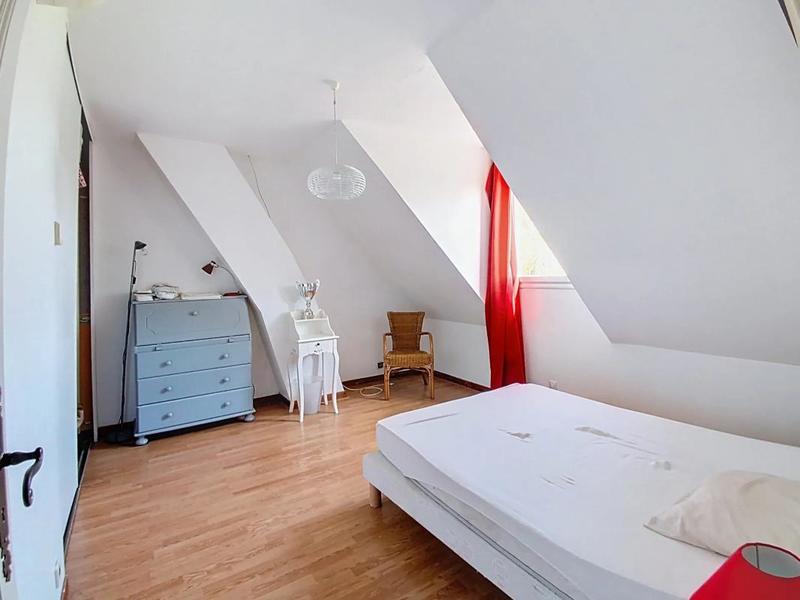 Maison - 210 m² - 8 pièces