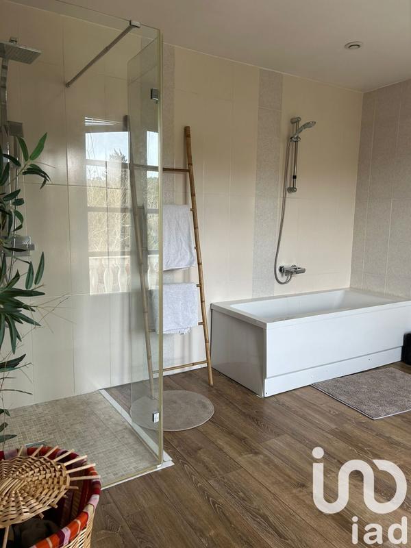 Maison - 214 m² - 8 pièces