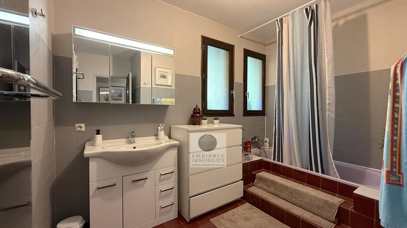 Maison - 225 m² - 10 pièces