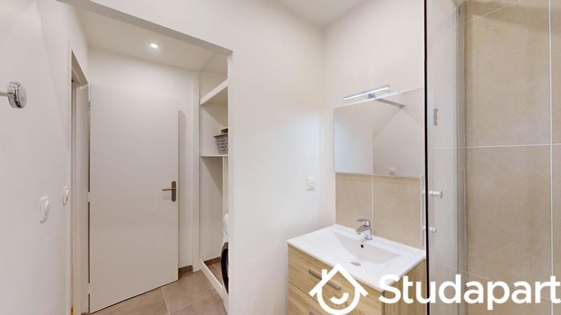 Chambre - 9 m² - 1 pièce