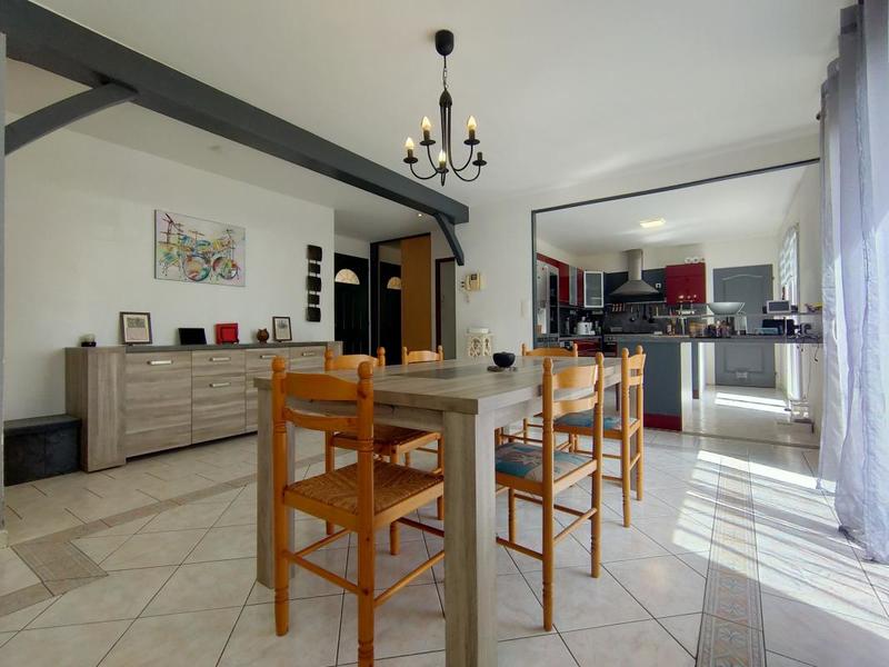 Maison - 216 m² - 10 pièces