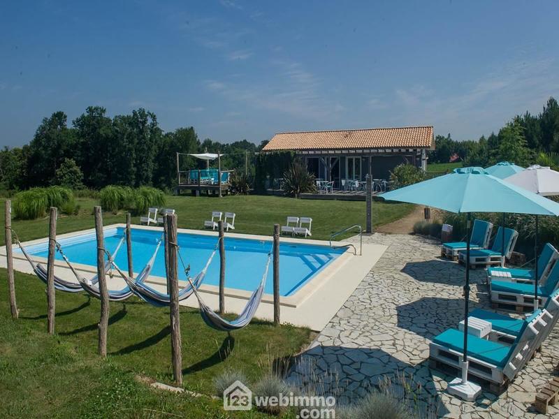 Maison - 737 m² - 20 pièces