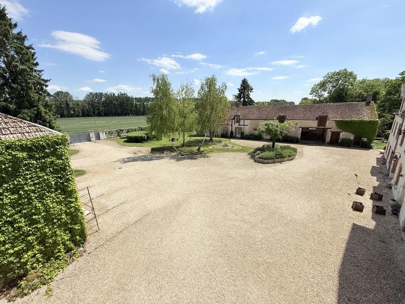 Maison - 750 m² - 25 pièces