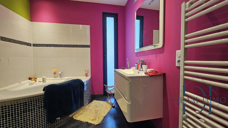 Maison - 235 m² - 6 pièces