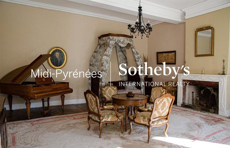 Château - 1 573 m² - 36 pièces