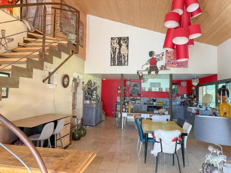 Maison - 363 m² - 10 pièces