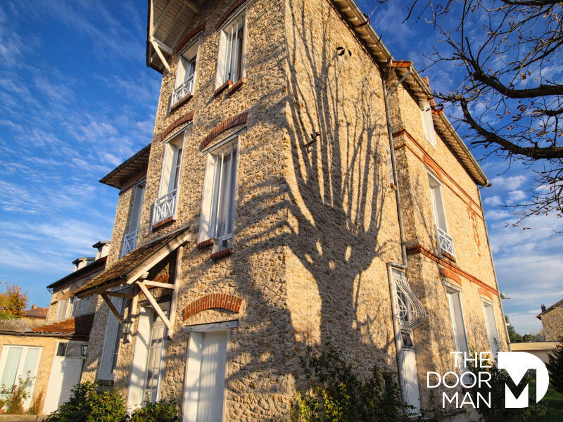 Demeure - 250 m² - 8 pièces