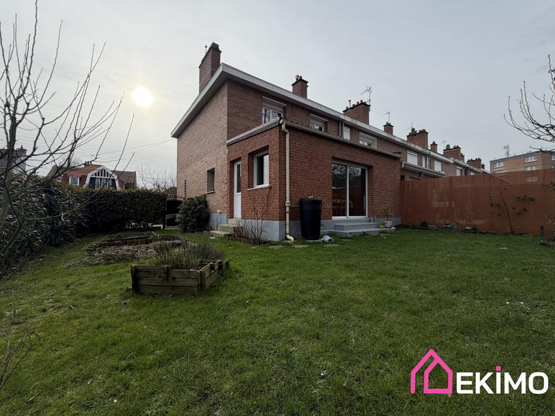 Maison - 99 m² - 6 pièces