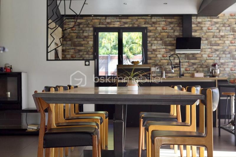 Maison - 217 m² - 8 pièces