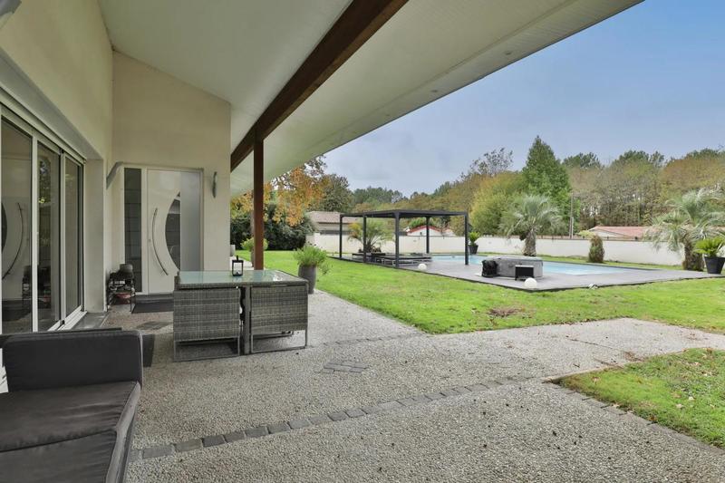 Propriété - 180 m² - 6 pièces