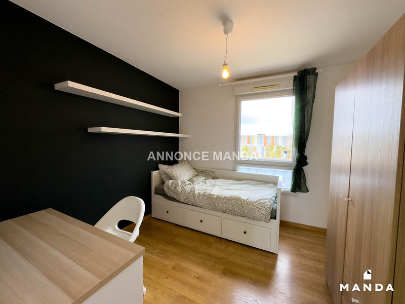 Chambre - 12 m² - 5 pièces