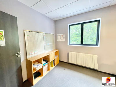 Bureau - 75 m²
