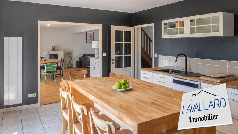 Maison - 175 m² - 9 pièces