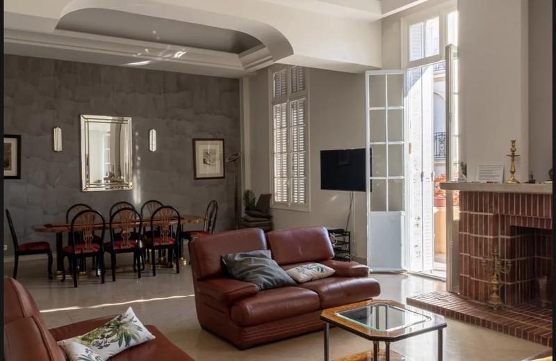 Maison - 375 m² - 7 pièces