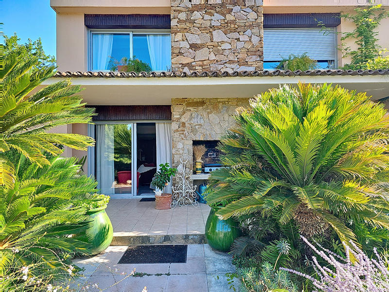 Maison - 256 m² - 6 pièces