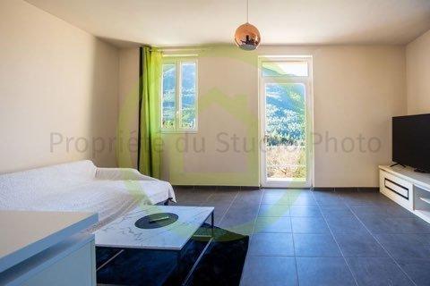 Maison - 250 m² - 4 pièces