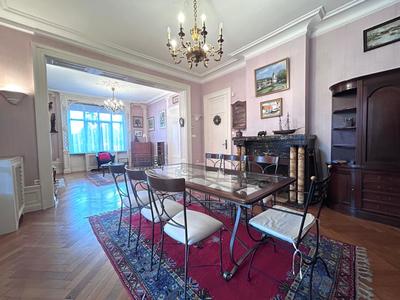 Maison - 214 m² - 7 pièces