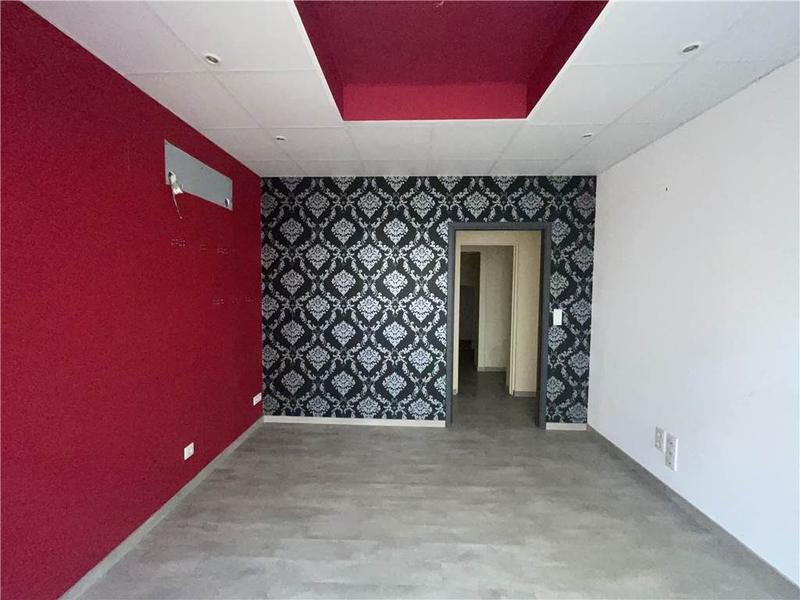 Local commercial - 111 m² - 4 pièces