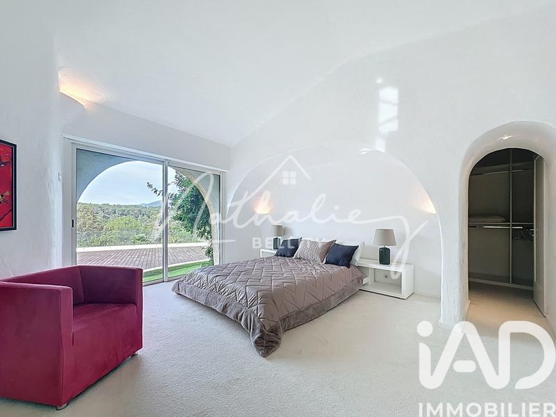 Maison - 550 m² - 13 pièces