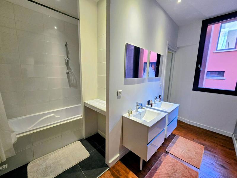 Maison - 460 m² - 13 pièces