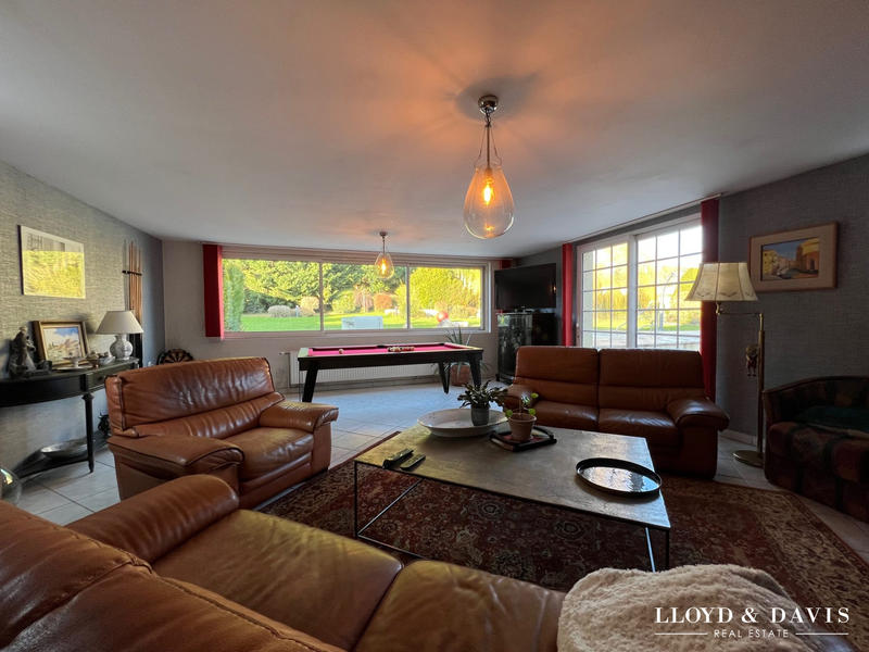 Maison - 269 m² - 12 pièces