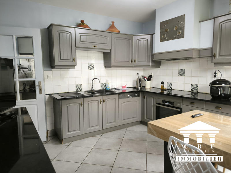 Villa - 225 m² - 8 pièces