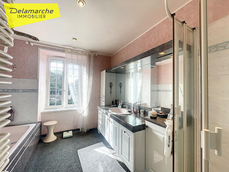 Maison - 231 m² - 7 pièces