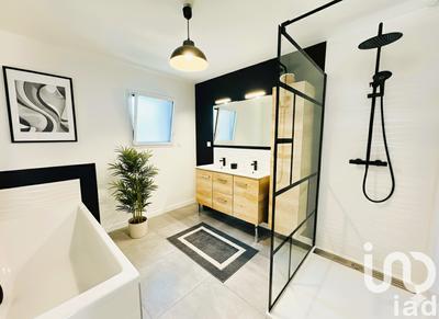 Maison - 200 m² - 8 pièces