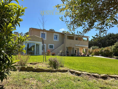 Maison - 210 m² - 7 pièces