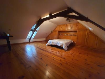 Maison - 207 m² - 9 pièces