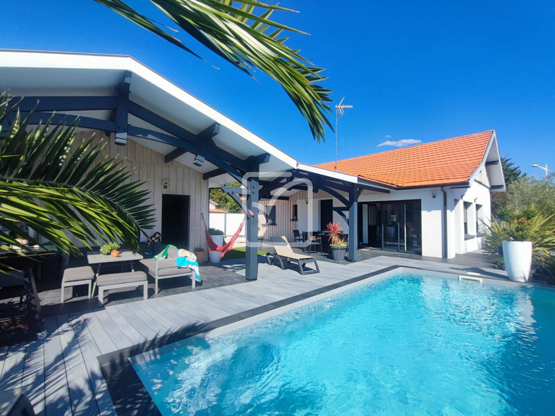 Propriété - 228 m² - 8 pièces