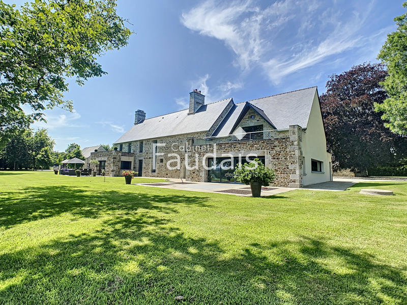 Propriété - 450 m² - 10 pièces