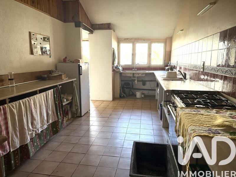 Maison - 203 m² - 14 pièces