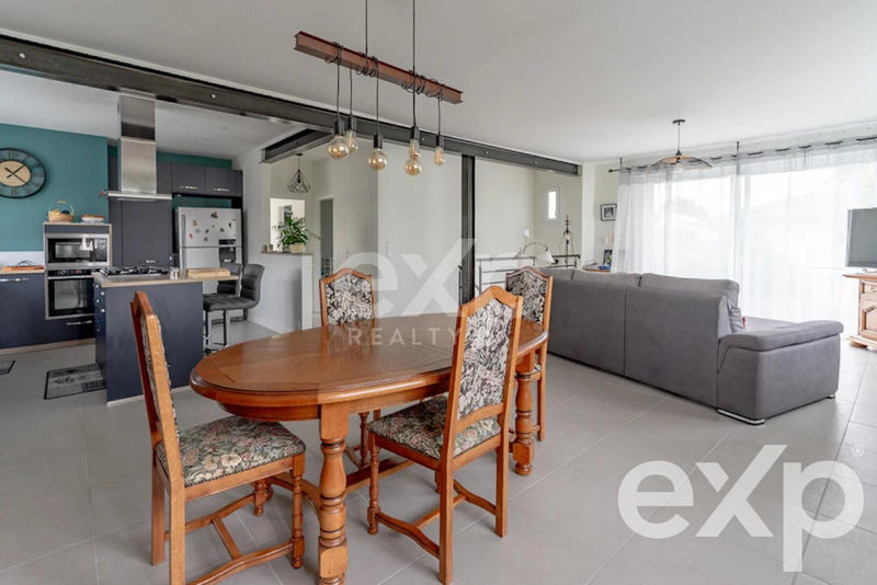 Maison - 161 m² - 7 pièces