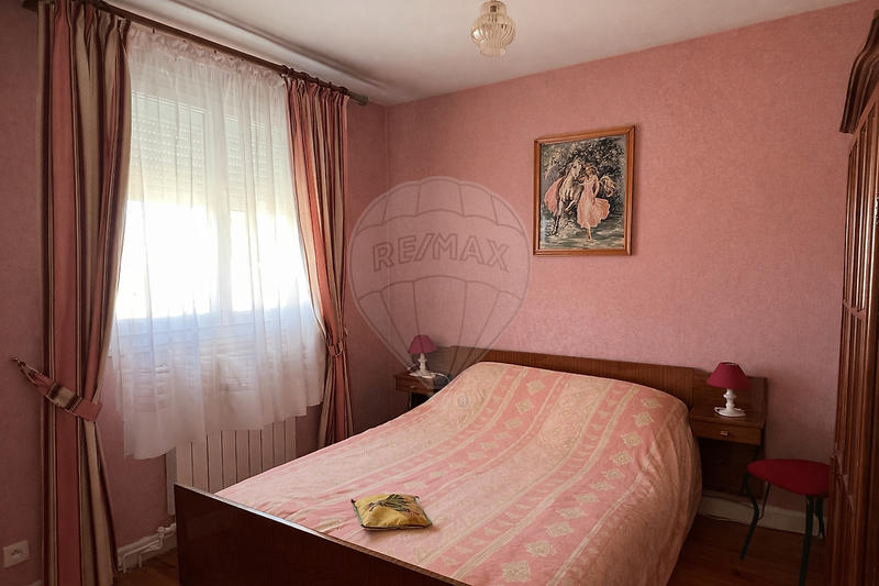 Maison - 185 m² - 10 pièces