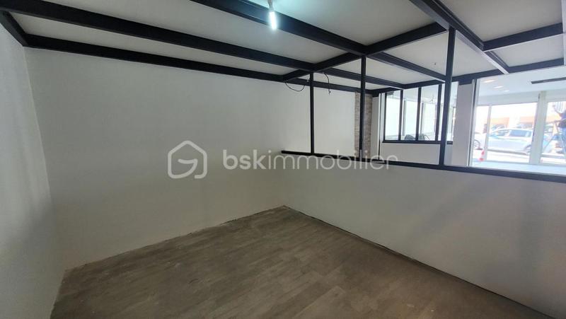 Local commercial - 140 m² - 6 pièces